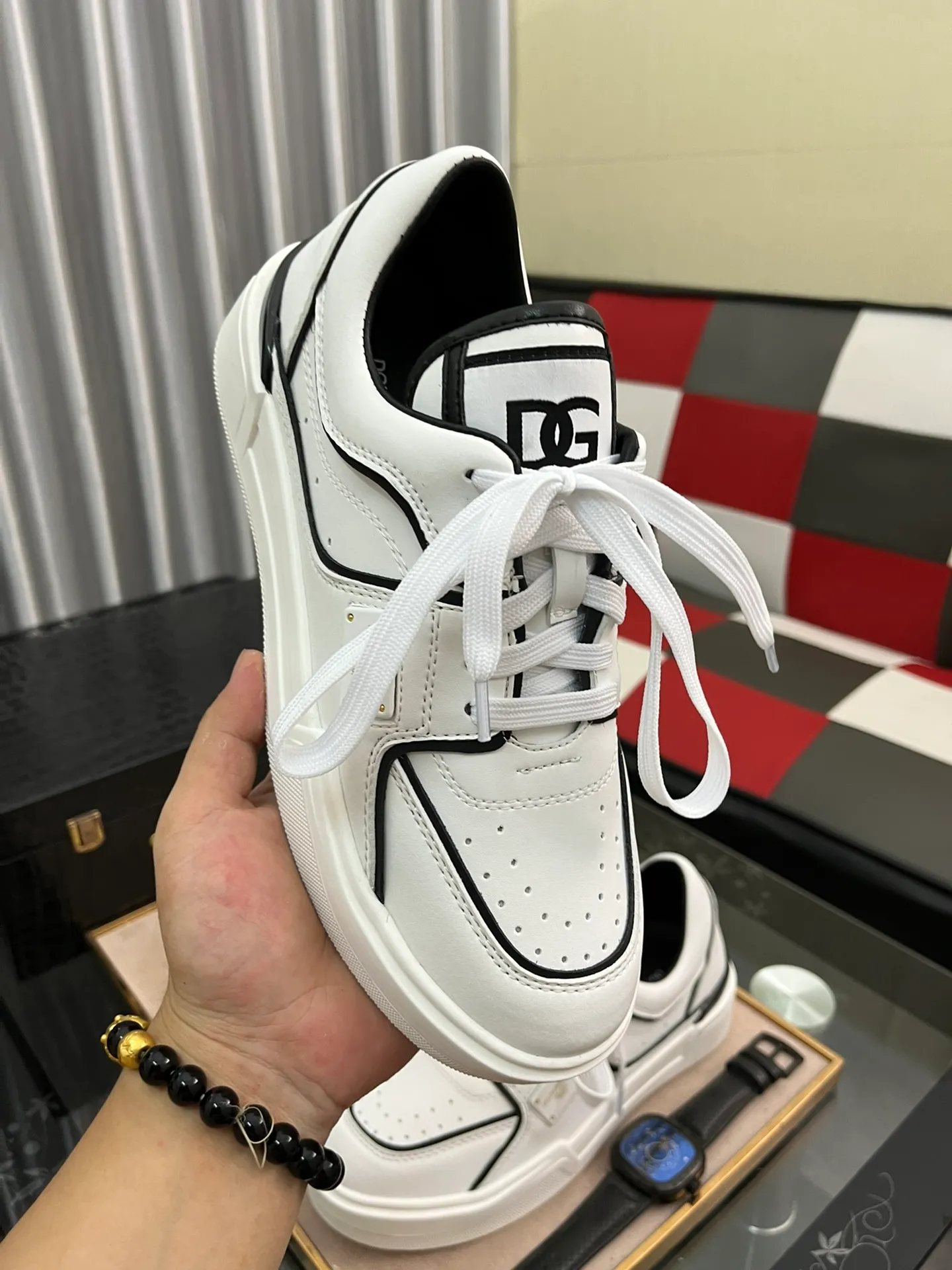 Ex-factory price 480⌚️⌚️DG Men's latest spring and summer 2022, this year's main style, there is no one of them. Super popular and handsome casual shoes. This style inherits the D family's always a little exaggerated yet fashionable style. Exquisite workmanship 🔸Many people love the use of silk cowhide, silk sheepskin lining, [strong][strong][strong] 🔸[strong][strong][strong], a perfect interpretation of the latest inspiration for shoes Classic and fashion are integrated, luxury dream surpasses fashion and high-end quality 💪💪Rubber outsole Size: 38-45, 5⃣️ colors available